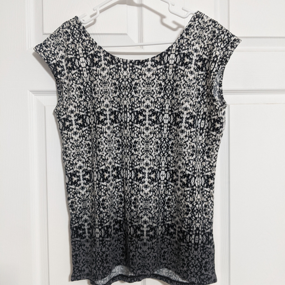 #31 Rose& Olive Black and White Patterned Women's Top
